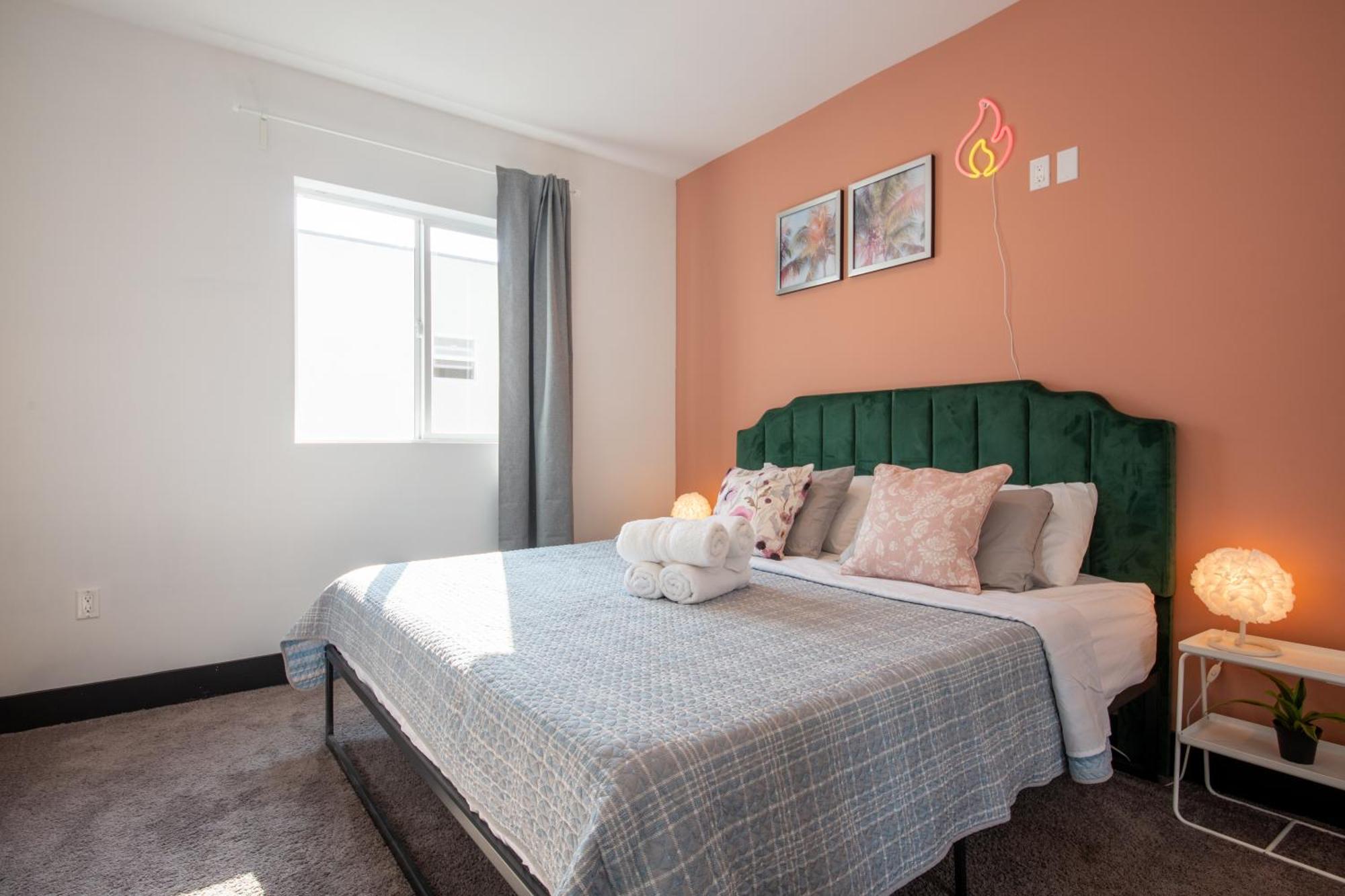 Pousada Spacious Luxury In The Heart Of La! Free Parking And Jacuzzi Los Angeles